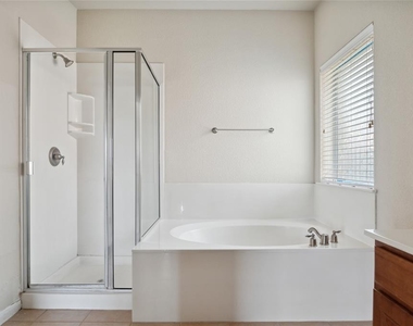 4517 Heritage Well Ln - Photo Thumbnail 12