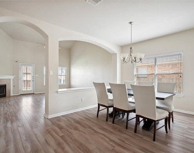4517 Heritage Well Ln - Photo Thumbnail 6