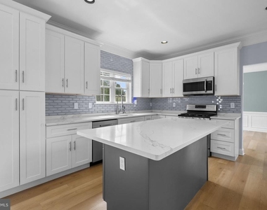 13111 Venetian Road - Photo Thumbnail 7