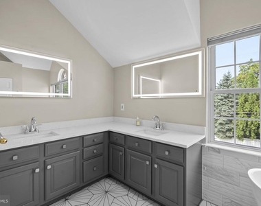 13111 Venetian Road - Photo Thumbnail 27