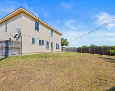 722 Lavaca Loop - Photo Thumbnail 32