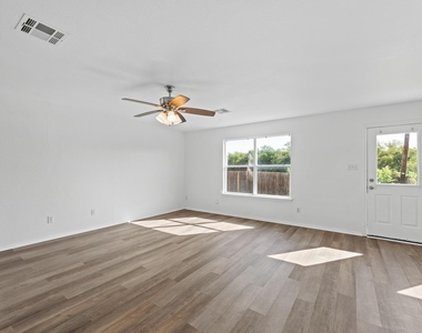 722 Lavaca Loop - Photo Thumbnail 9
