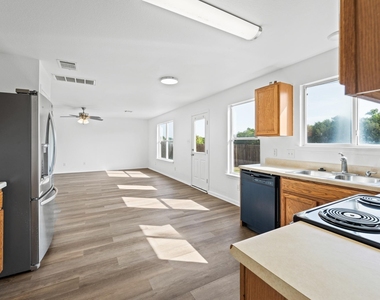 722 Lavaca Loop - Photo Thumbnail 14