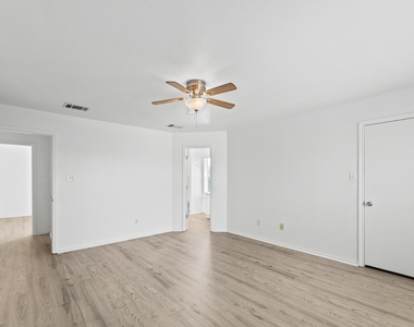 722 Lavaca Loop - Photo Thumbnail 16