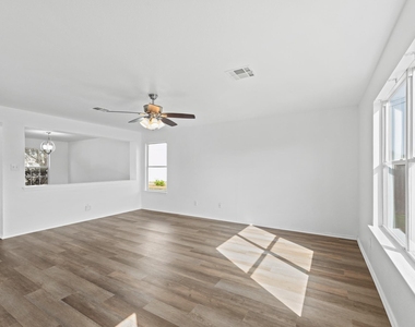 722 Lavaca Loop - Photo Thumbnail 8