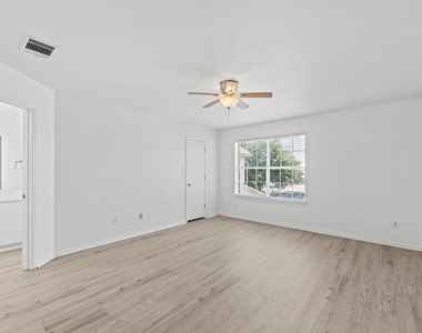 722 Lavaca Loop - Photo Thumbnail 15