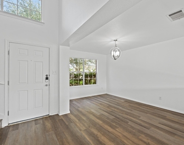 722 Lavaca Loop - Photo Thumbnail 3