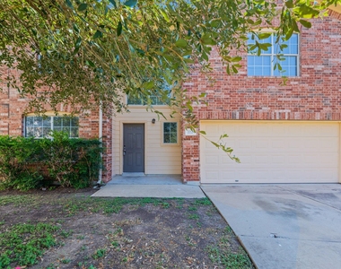 722 Lavaca Loop - Photo Thumbnail 2