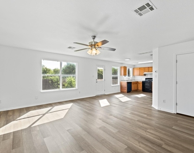 722 Lavaca Loop - Photo Thumbnail 6