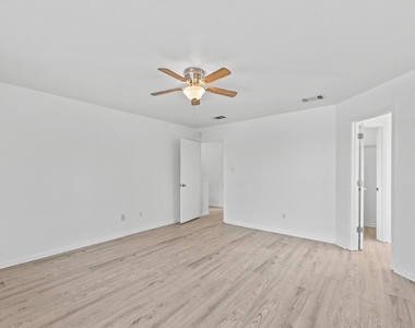 722 Lavaca Loop - Photo Thumbnail 17