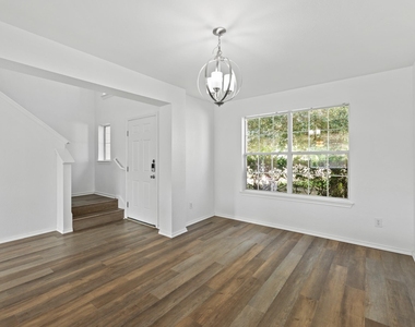 722 Lavaca Loop - Photo Thumbnail 4