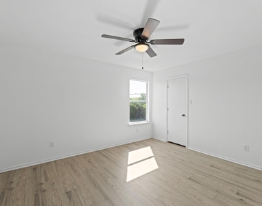 722 Lavaca Loop - Photo Thumbnail 21