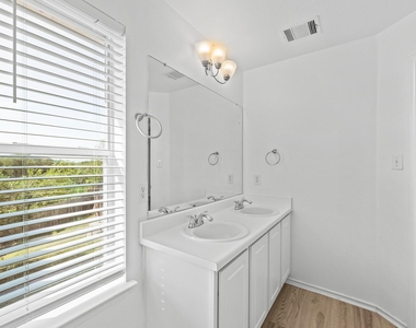 722 Lavaca Loop - Photo Thumbnail 20