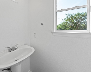 722 Lavaca Loop - Photo Thumbnail 30
