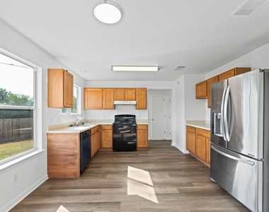 722 Lavaca Loop - Photo Thumbnail 11