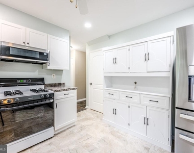7727 Laytonia Drive - Photo Thumbnail 8