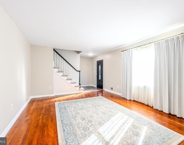 7727 Laytonia Drive - Photo Thumbnail 5
