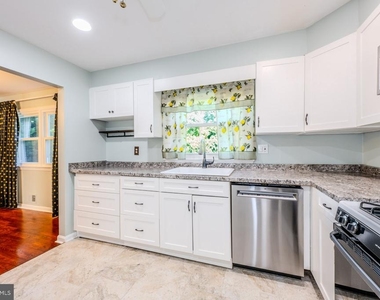 7727 Laytonia Drive - Photo Thumbnail 9
