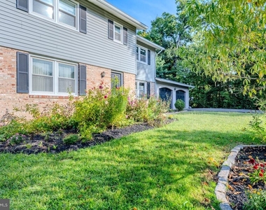 7727 Laytonia Drive - Photo Thumbnail 2