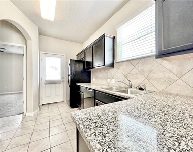 417 Katmai Cir - Photo Thumbnail 5