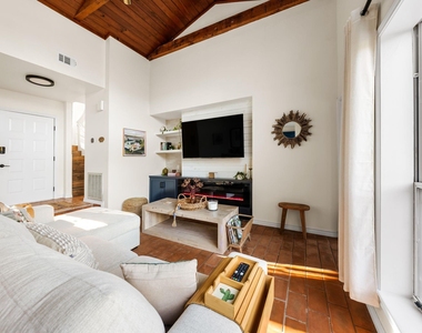 42 La Buena Vista Dr - Photo Thumbnail 8