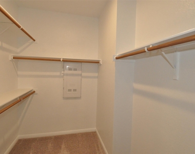 1621 Bella Dr - Photo Thumbnail 17