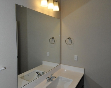 1621 Bella Dr - Photo Thumbnail 23