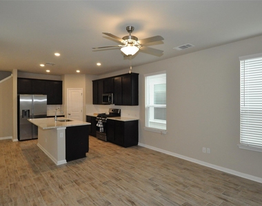 1621 Bella Dr - Photo Thumbnail 4