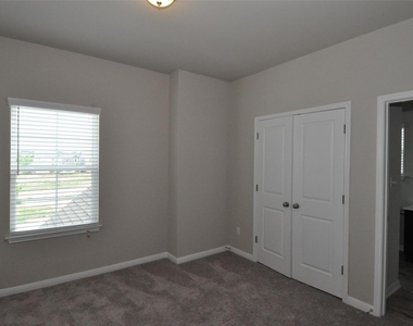 1621 Bella Dr - Photo Thumbnail 21