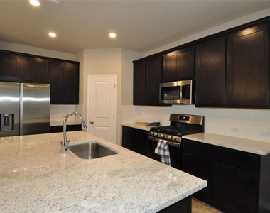 1621 Bella Dr - Photo Thumbnail 7