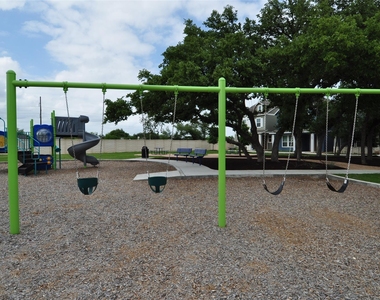 1621 Bella Dr - Photo Thumbnail 31