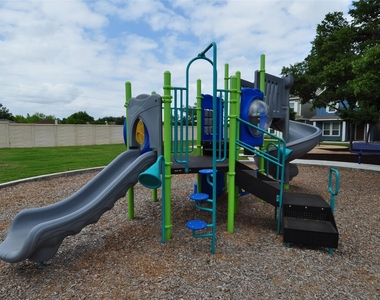 1621 Bella Dr - Photo Thumbnail 30