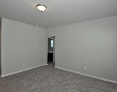 1621 Bella Dr - Photo Thumbnail 18