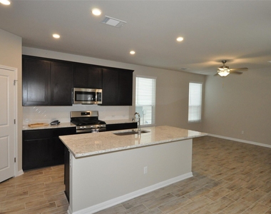 1621 Bella Dr - Photo Thumbnail 6