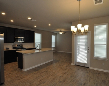 1621 Bella Dr - Photo Thumbnail 5