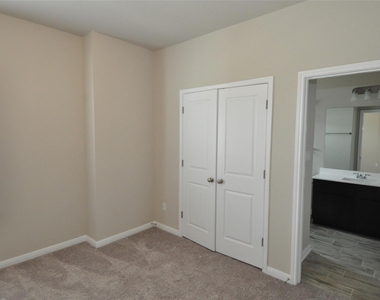 1621 Bella Dr - Photo Thumbnail 13