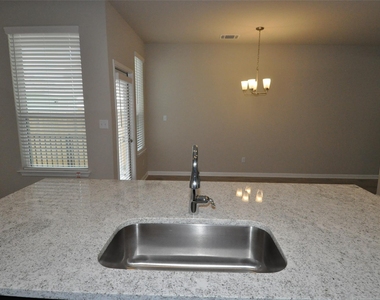 1621 Bella Dr - Photo Thumbnail 9
