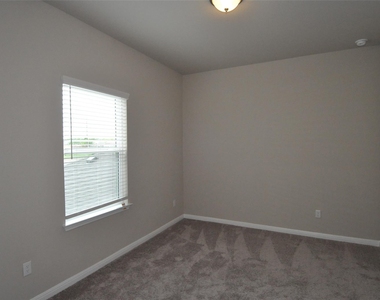 1621 Bella Dr - Photo Thumbnail 24