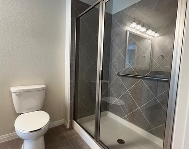 211 Hobby St - Photo Thumbnail 12