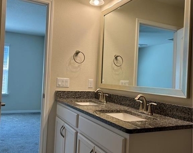 211 Hobby St - Photo Thumbnail 10