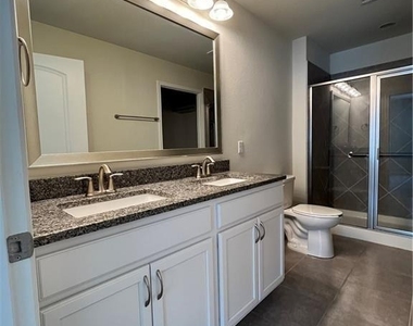 211 Hobby St - Photo Thumbnail 13
