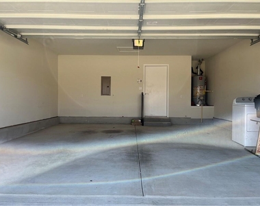 211 Hobby St - Photo Thumbnail 16