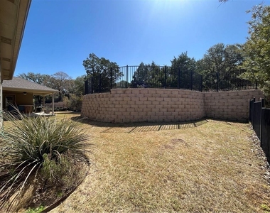 211 Hobby St - Photo Thumbnail 2