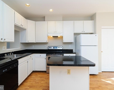 8459 Gold Sunset Way - Photo Thumbnail 4