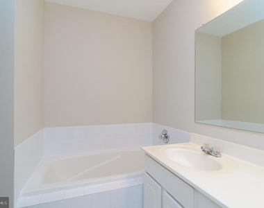 8459 Gold Sunset Way - Photo Thumbnail 11