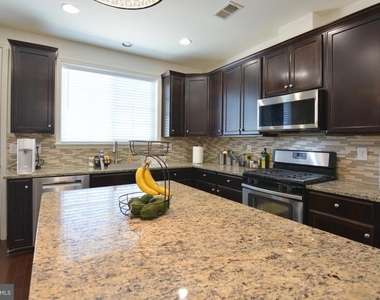 7019 Joann Khan Drive - Photo Thumbnail 16
