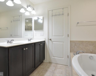 7019 Joann Khan Drive - Photo Thumbnail 24