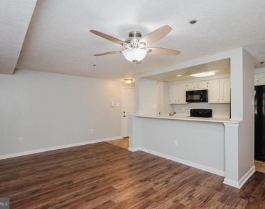 1006 Markham Court - Photo Thumbnail 8