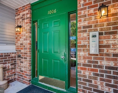 1006 Markham Court - Photo Thumbnail 30