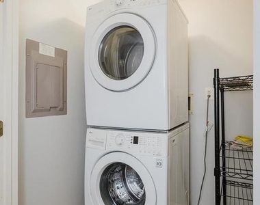 1006 Markham Court - Photo Thumbnail 22